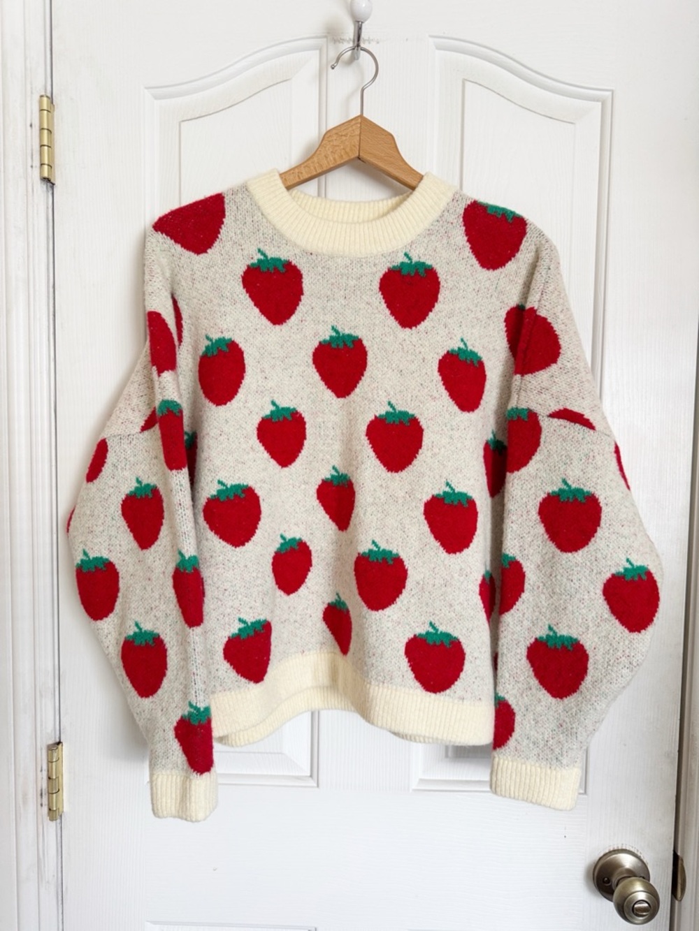 Lisa Says Gah Ella Red Strawberry Cream Knit Cozy Pullover Sweater size M/L - Picture 2 of 9